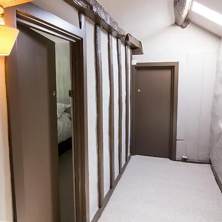 The Church House 宾馆 2*