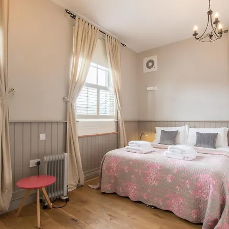 Han/Misafirhane The Church House